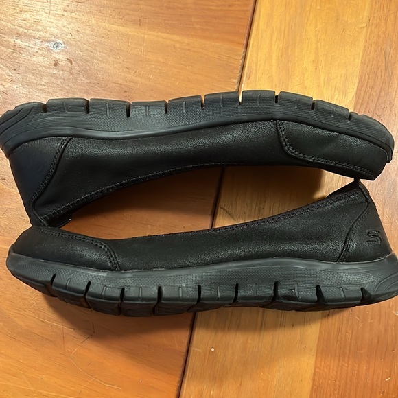 Skechers Relaxed Fit, air cooled, comfort flats EUC size 8.5 - Picture 7 of 7
